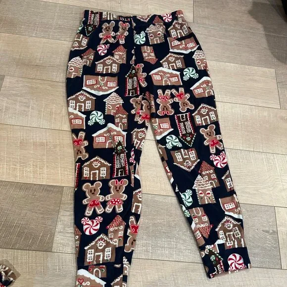 DISNEY MICKEY MOUSE GINGER BREAD HOUSE WOMENS PAJAMAS MEDIUM 8-10 - Picture 10 of 12